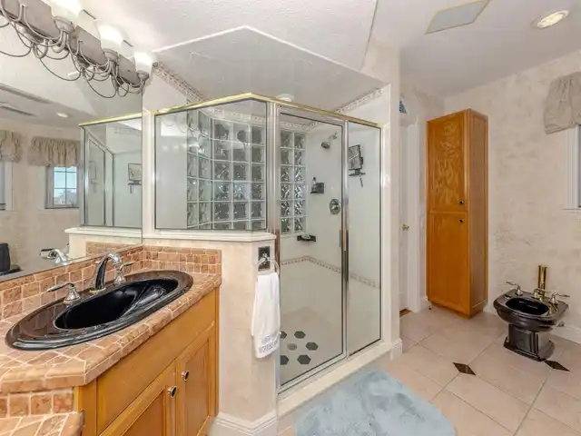 Listing Photo 19