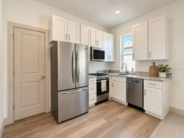 Listing Photo 7