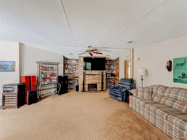 Listing Photo 12