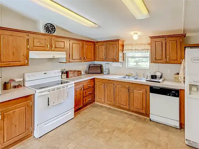 Listing Photo 17