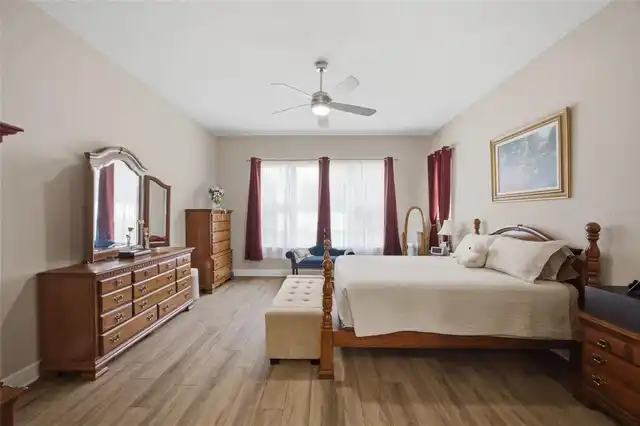 Listing Photo 14