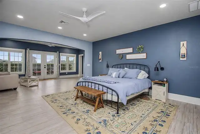 Listing Photo 17