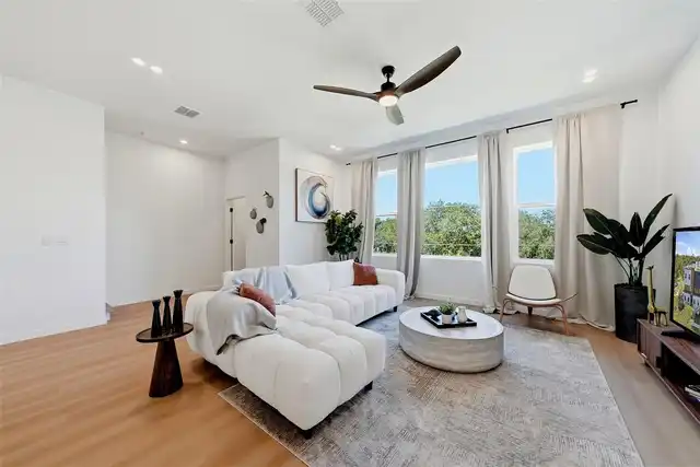 Listing Photo 8
