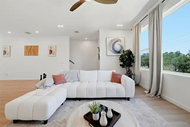 Listing Photo 9