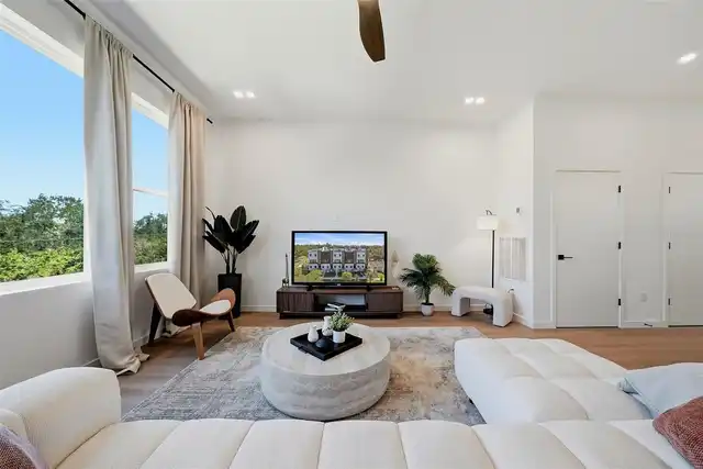 Listing Photo 10