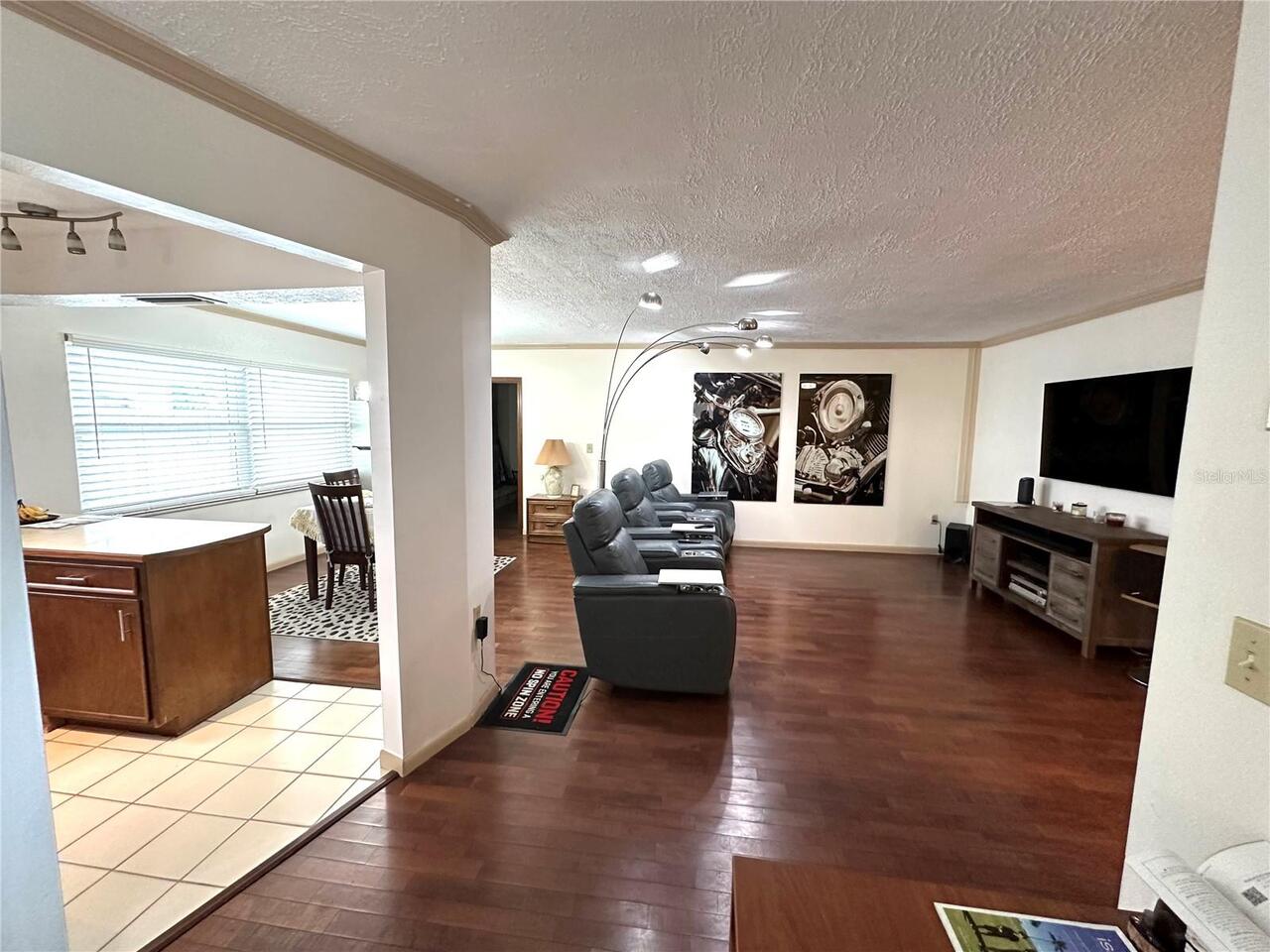Listing Photo 11