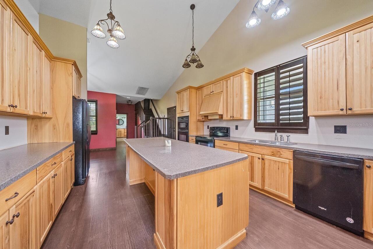 Listing Photo 11