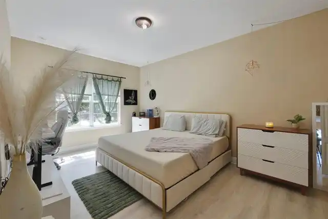Listing Photo 8
