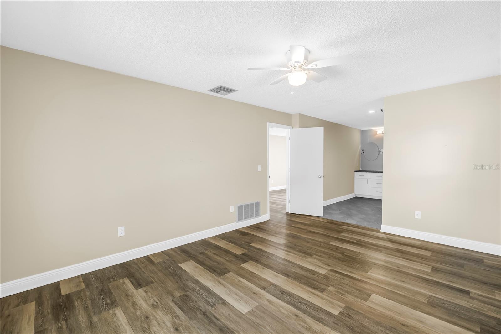 Listing Photo 43