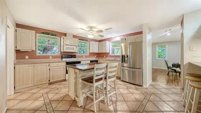 Listing Photo 9