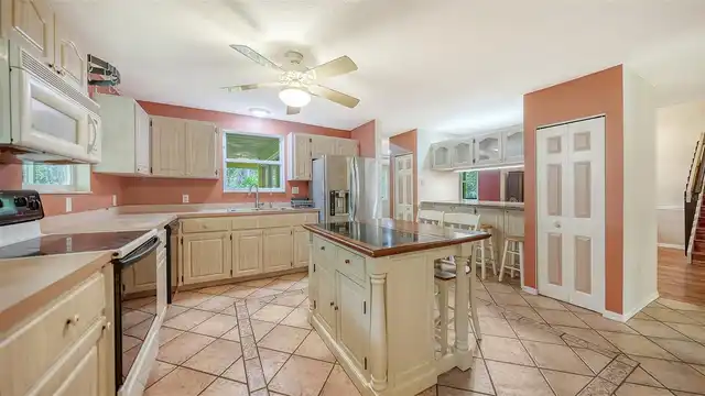 Listing Photo 10