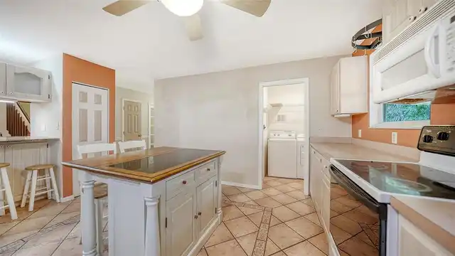 Listing Photo 11