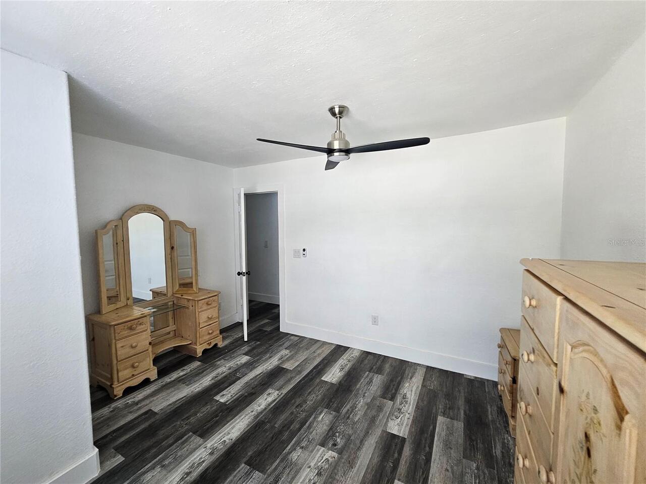Listing Photo 12