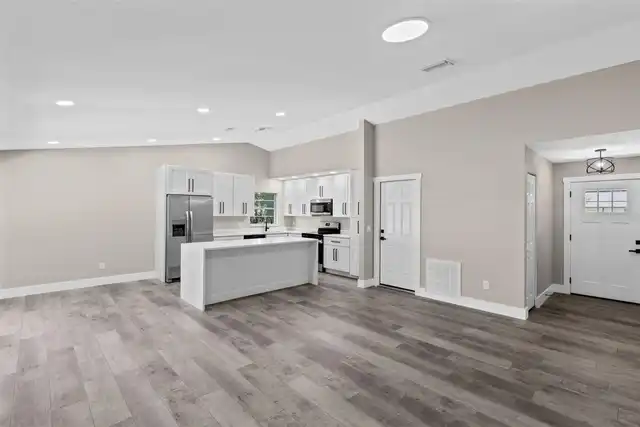 Listing Photo 10