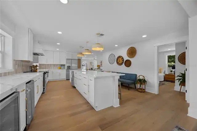 Listing Photo 11