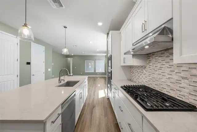 Listing Photo 10