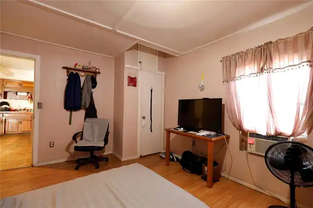 Listing Photo 8