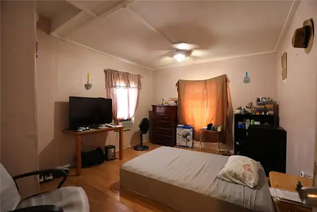 Listing Photo 9