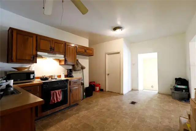 Listing Photo 11