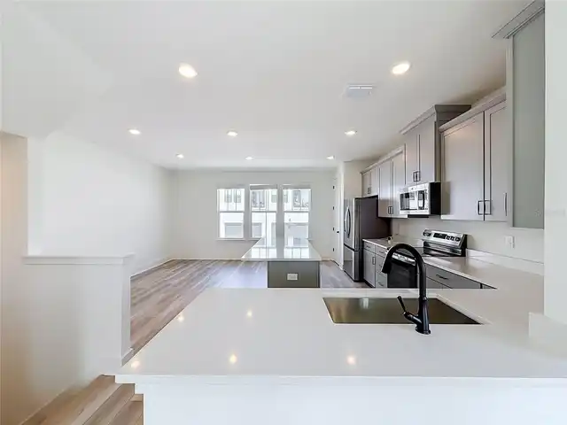 Listing Photo 14