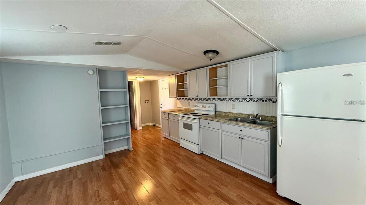 Listing Photo 8