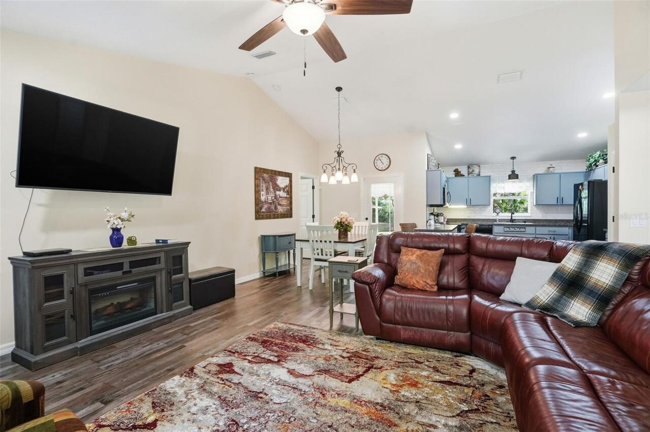 Listing Photo 8