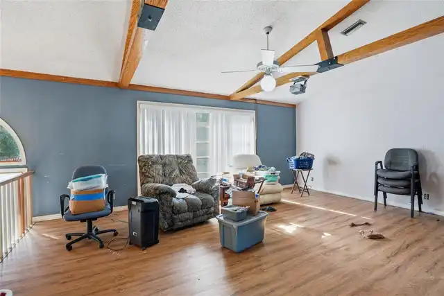 Listing Photo 11