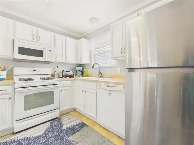 Listing Photo 8