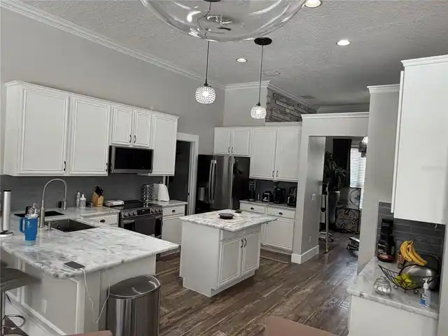 Listing Photo 11