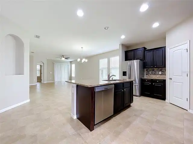 Listing Photo 12