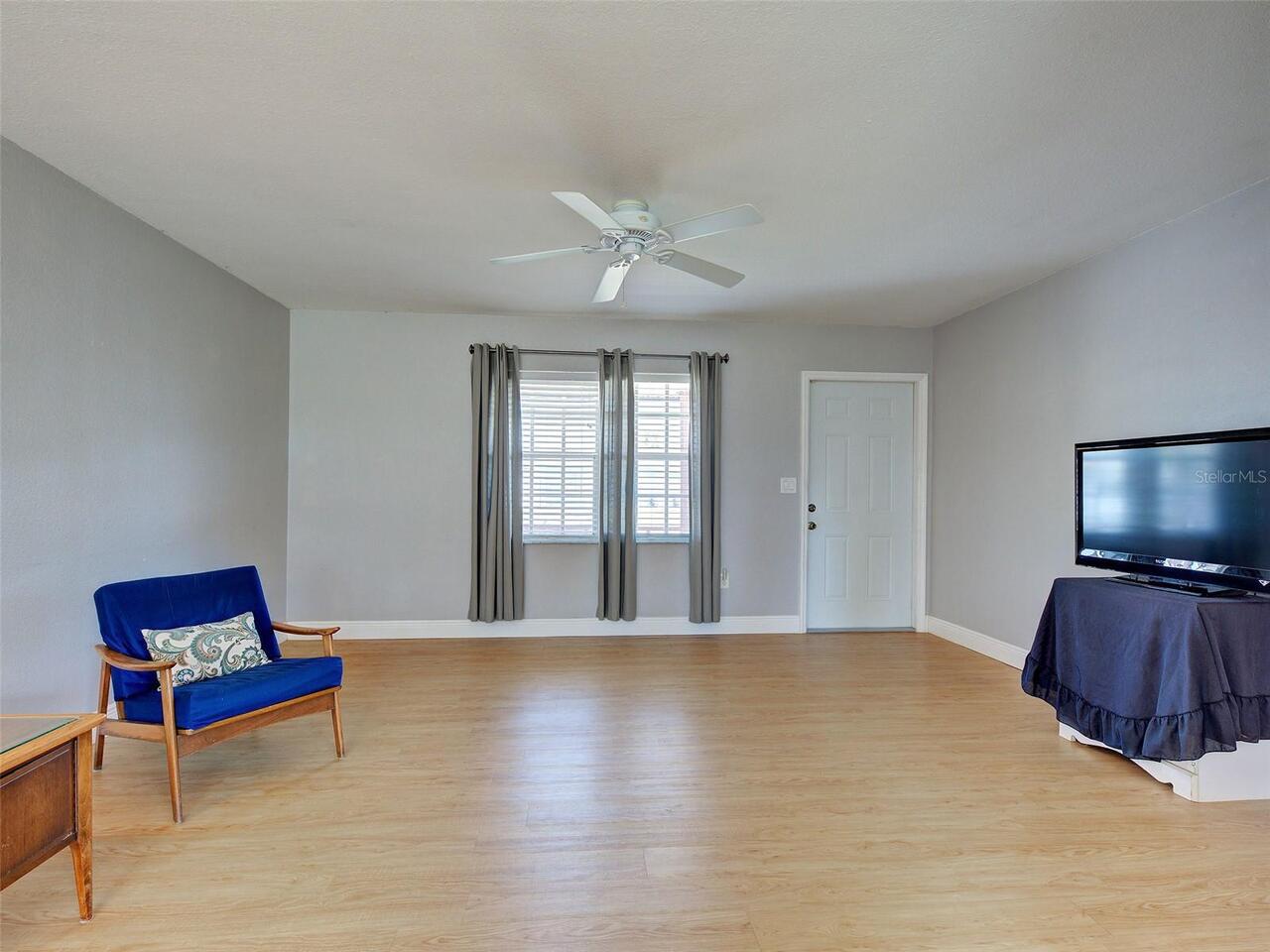 Listing Photo 8