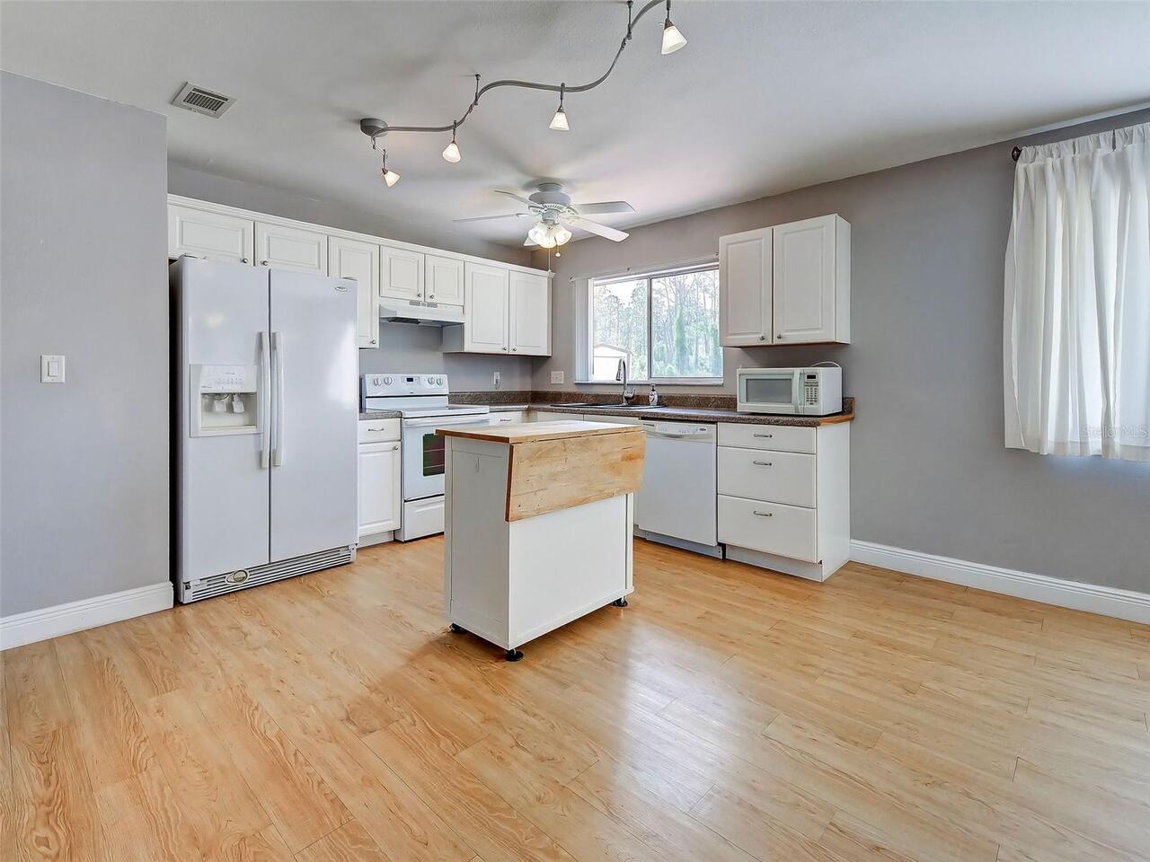 Listing Photo 10