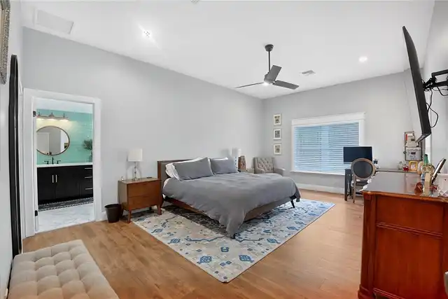 Listing Photo 12