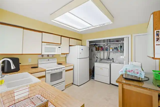 Listing Photo 12