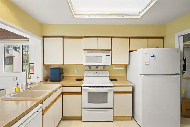 Listing Photo 14