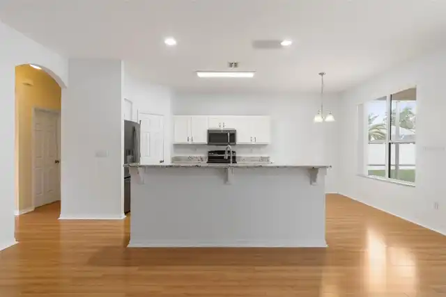 Listing Photo 10