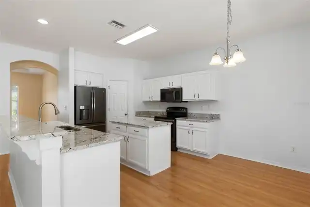 Listing Photo 12