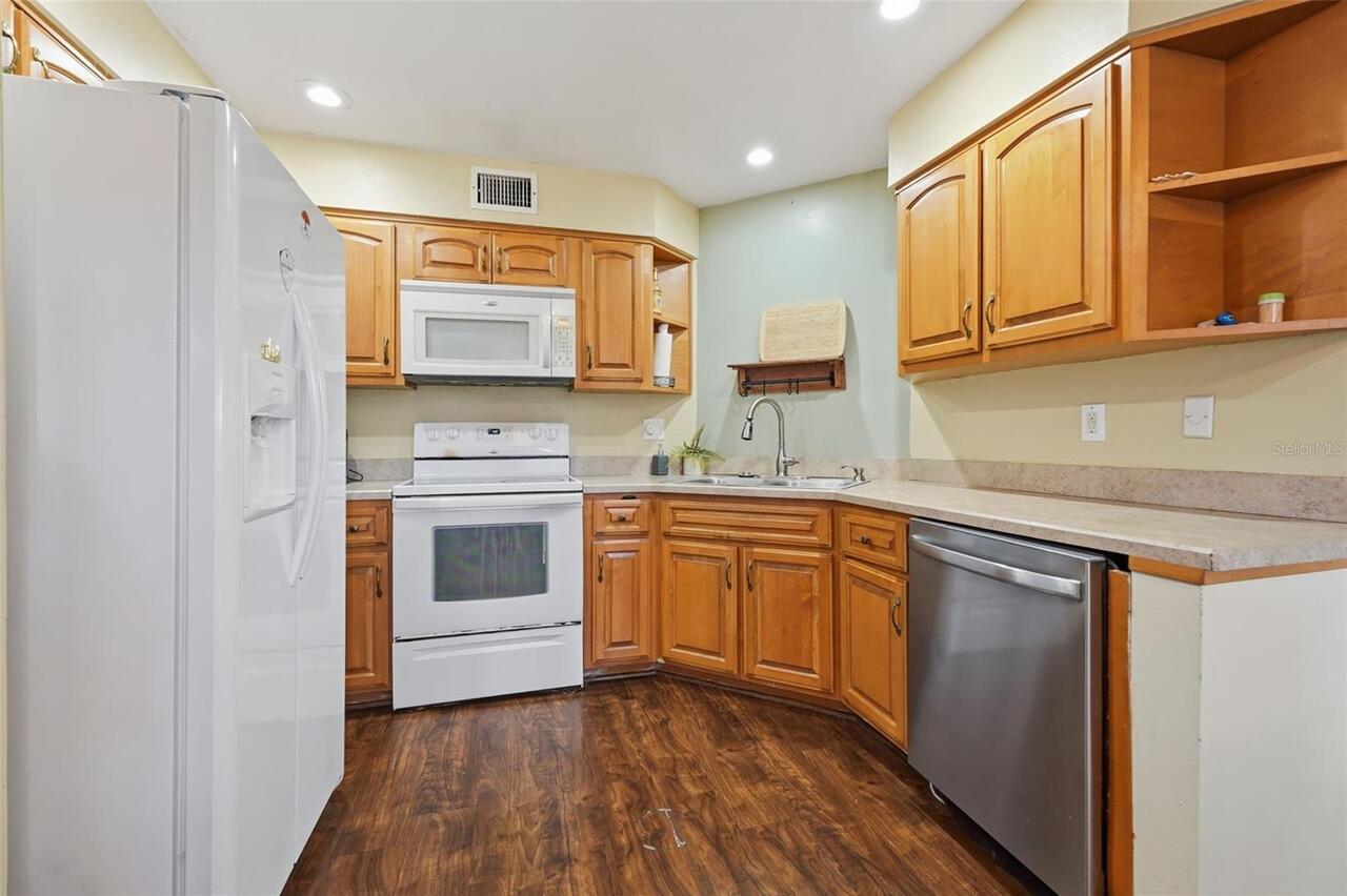 Listing Photo 12