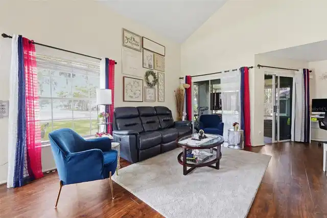Listing Photo 8