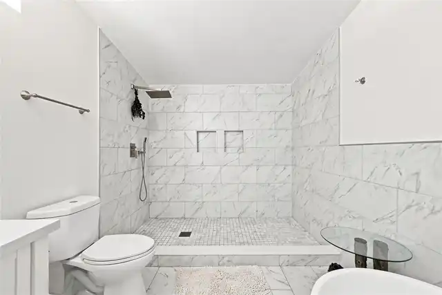 Listing Photo 14