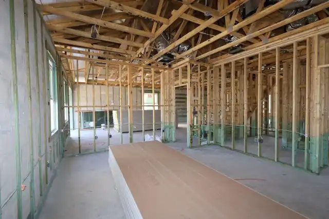 Listing Photo 12
