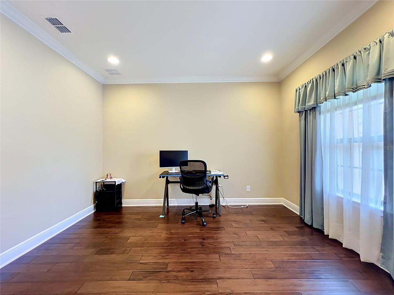 Listing Photo 10