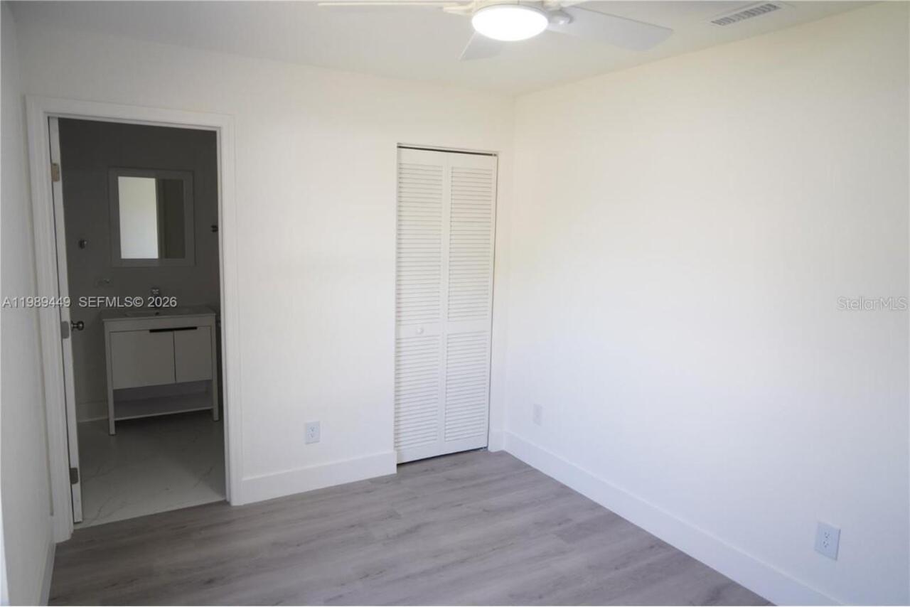 Listing Photo 12