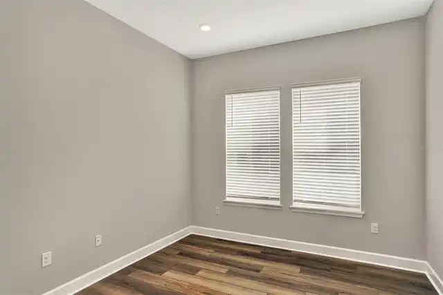 Listing Photo 9