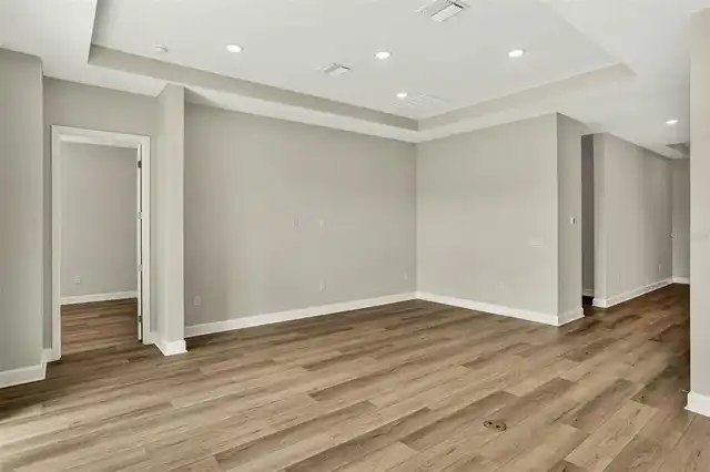 Listing Photo 15