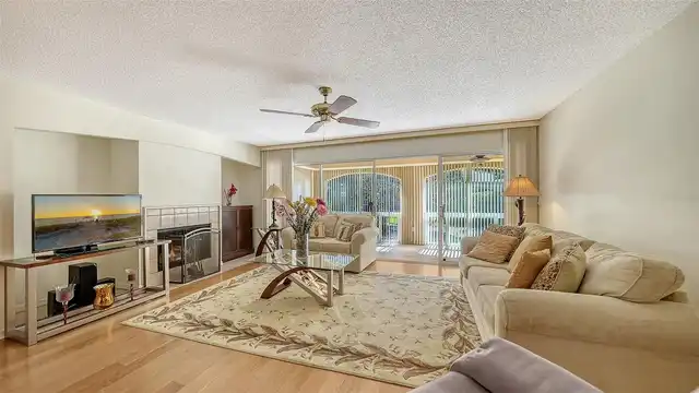 Listing Photo 11