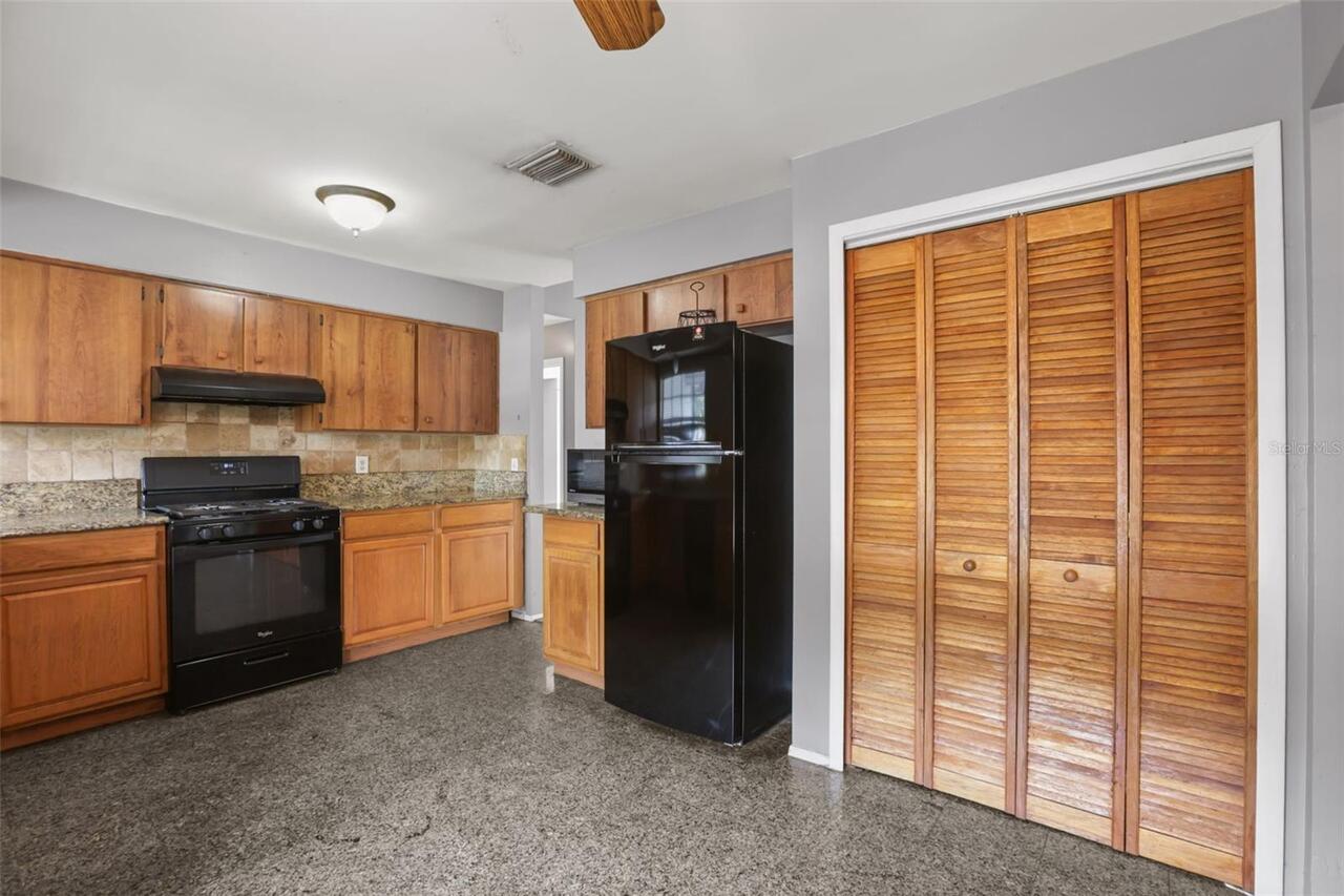 Listing Photo 10