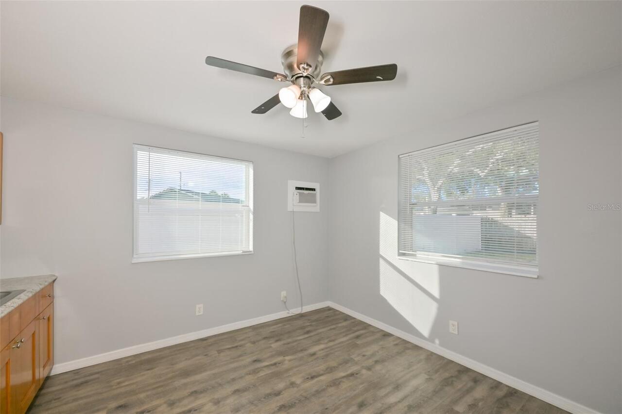 Listing Photo 8