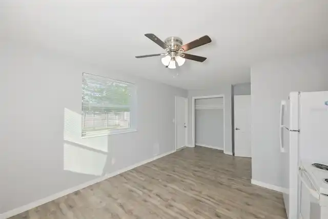 Listing Photo 10