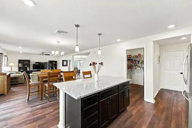 Listing Photo 9